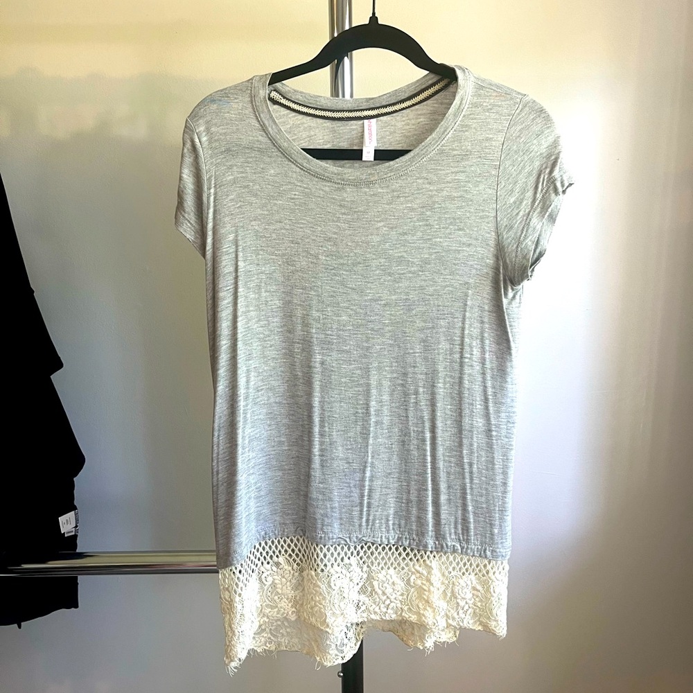 Gray short sleeve with lace bottom